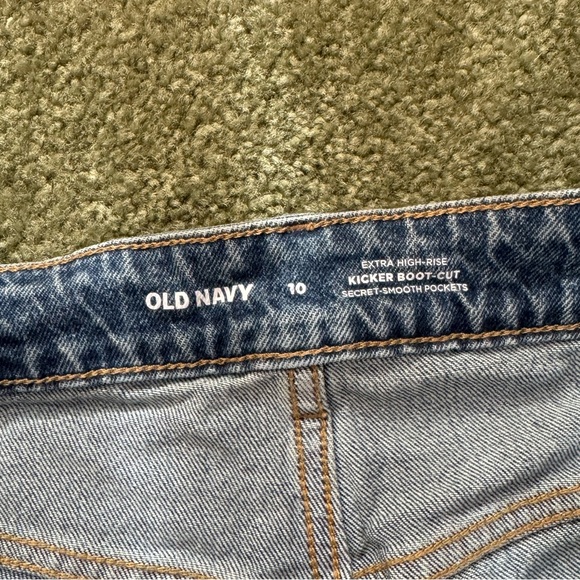 Old Navy Women’s Extra High Rise Kicker Boot Cut Jeans size 10, button waist - Picture 7 of 8